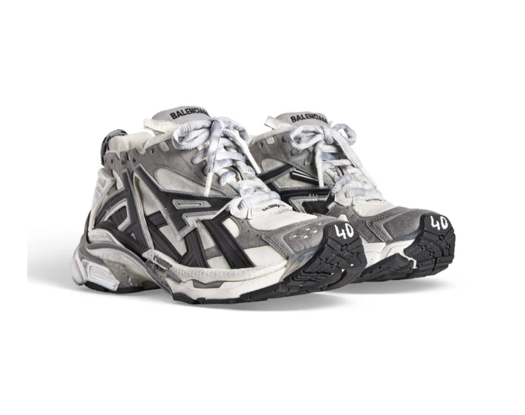 Balenciaga

Runner sneakers with panels
