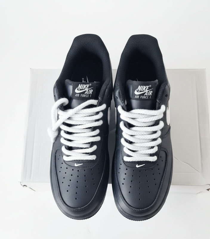 Air Force 1 Low BLACK AND WHITE..