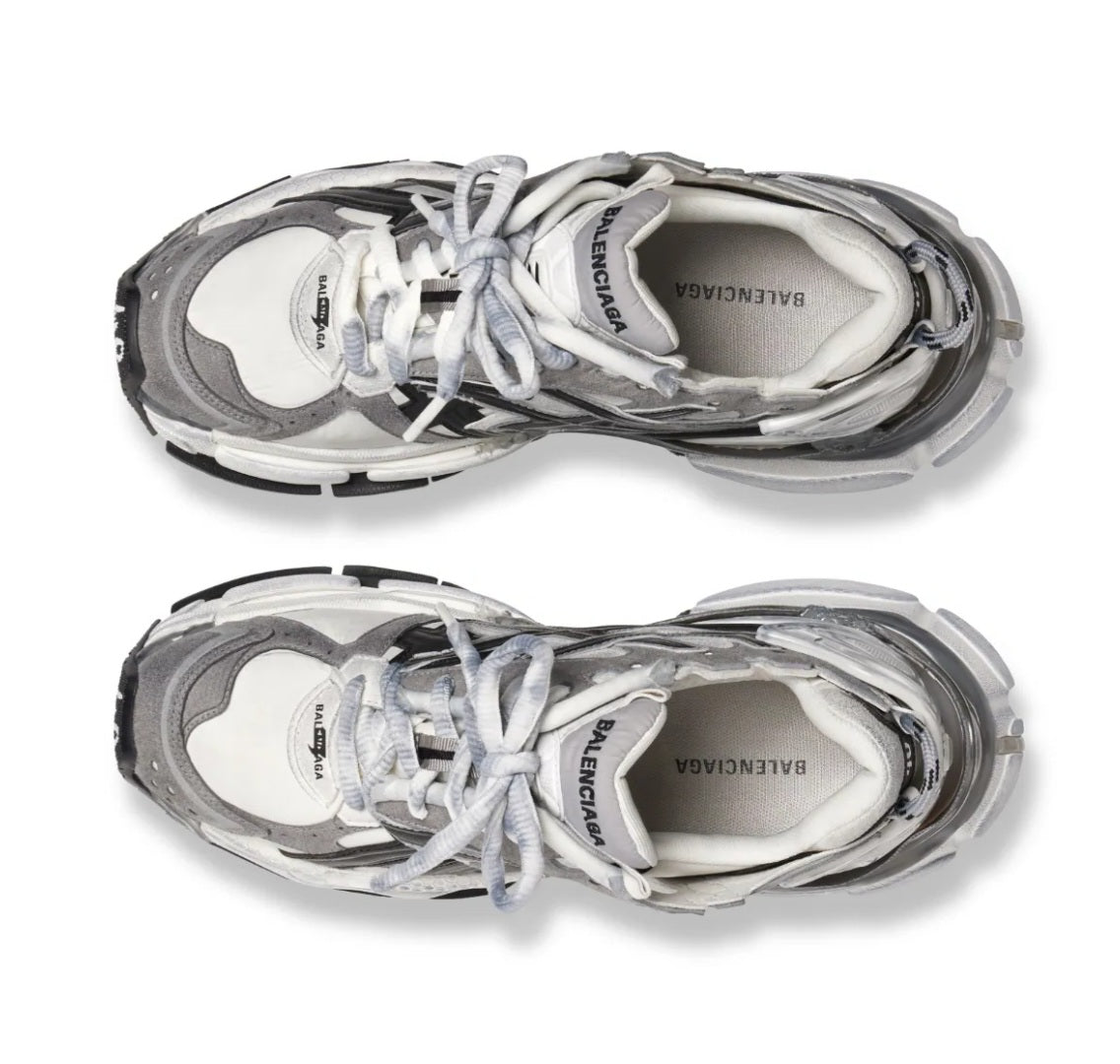 Balenciaga

Runner sneakers with panels