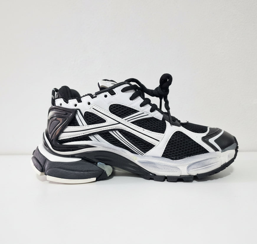 BALENCIAGA BLACK AND WHITE