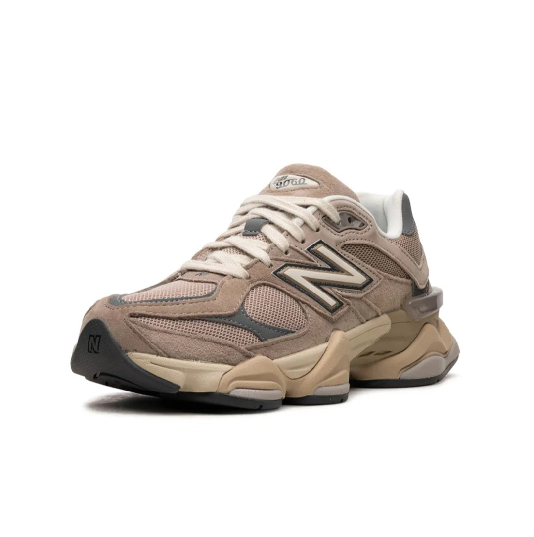 New Balance
9060 "Driftwood Castlerock" sneakers