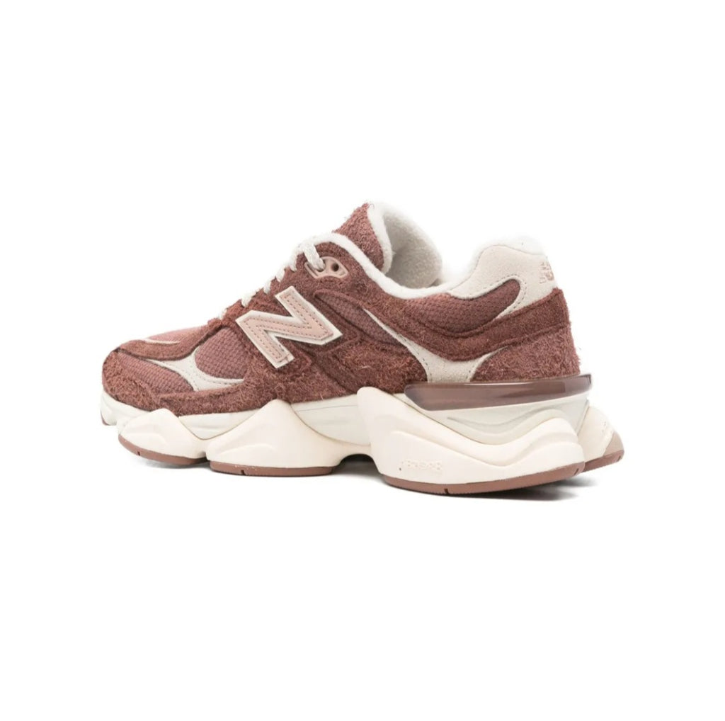 New Balance
suede panelled sneakers