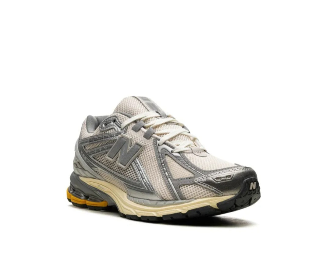 1906R PANELLED Highlights Silver-tone/yellow "sneakers