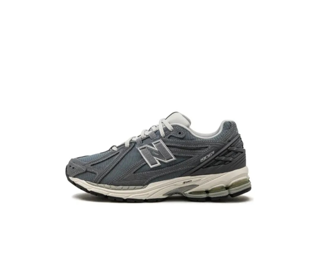 1906R LOW TOP  SNEAKERS