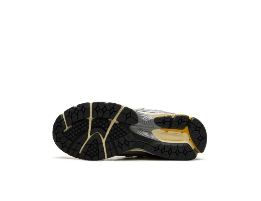 1906R PANELLED Highlights Silver-tone/yellow "sneakers