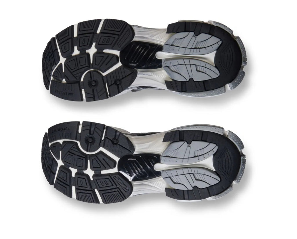 Balenciaga

Runner sneakers with panels