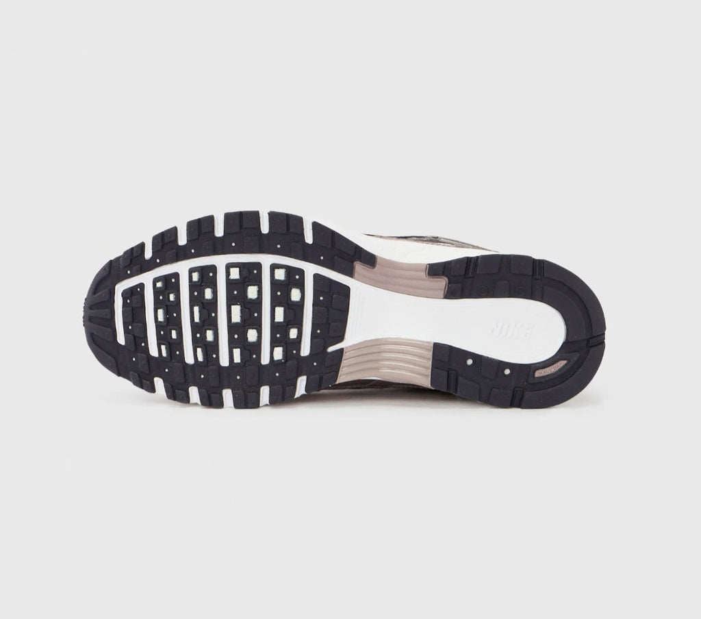 P-6000,Sneakers