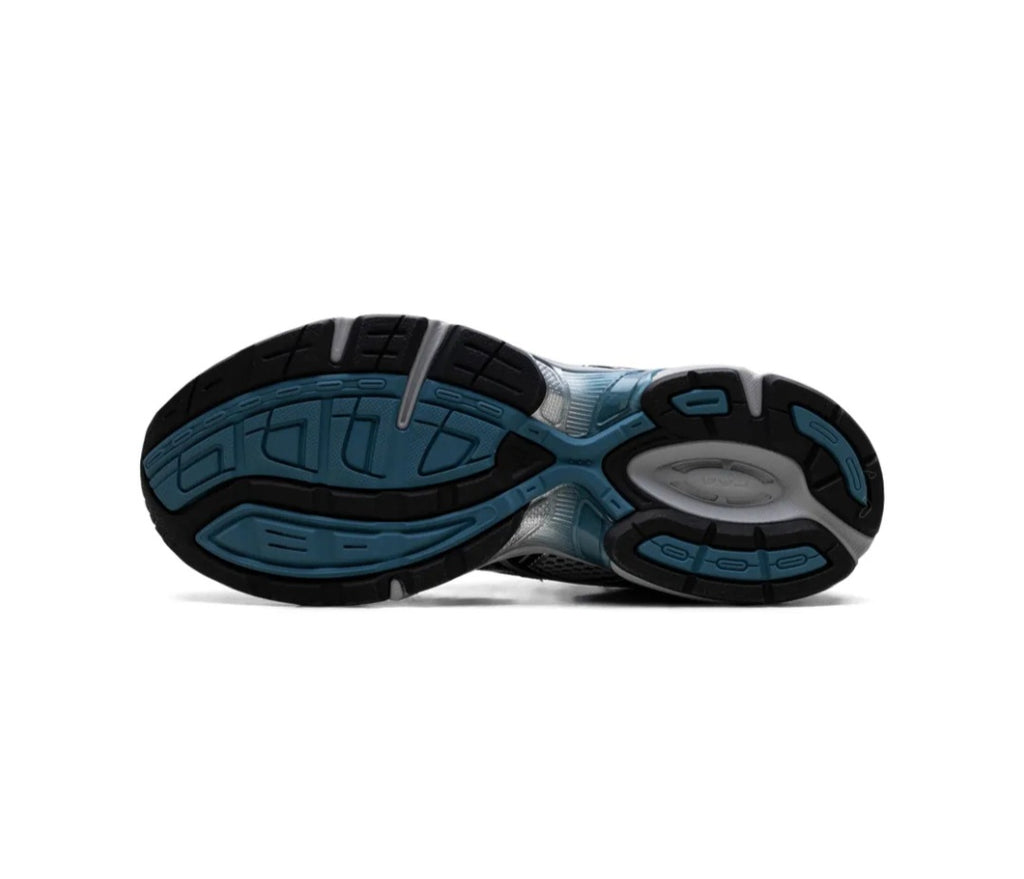 ASICS
Gel-1130 "Black/Blue/Silver" sneakers