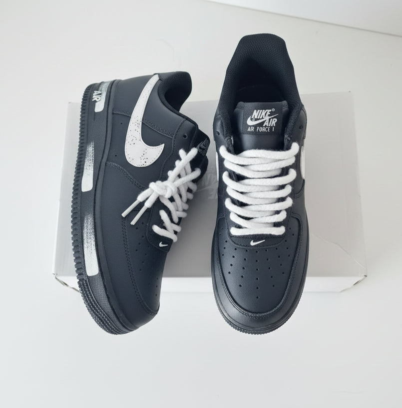 Air Force 1 Low BLACK AND WHITE..